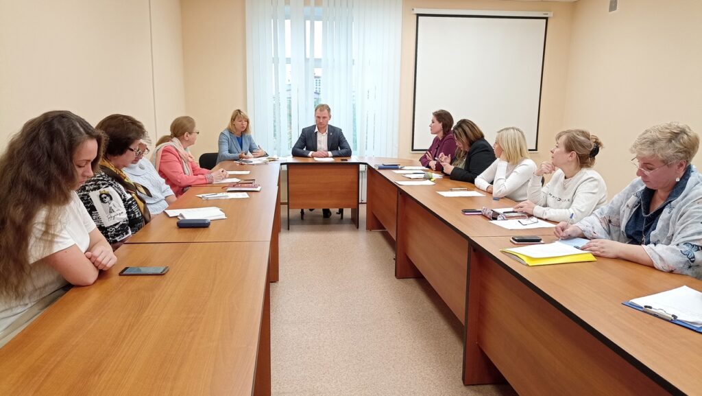 Объединённый общественный совет провел заседание в Госжилстройнадзоре Мурманской области.